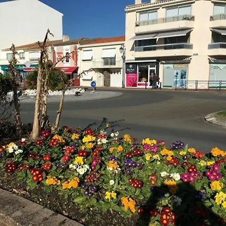 St Gilles Centre, Beau T3 Avec Balcon Et Cuisine Equipee - Fr-1-324-548 * 圣吉尔-克鲁瓦德维