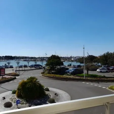 St Gilles Centre, Beau T3 Avec Balcon Et Cuisine Equipee - Fr-1-324-548 * 圣吉尔-克鲁瓦德维