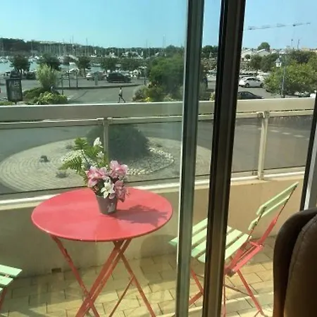 St Gilles Centre, Beau T3 Avec Balcon Et Cuisine Equipee - Fr-1-324-548 * 圣吉尔-克鲁瓦德维